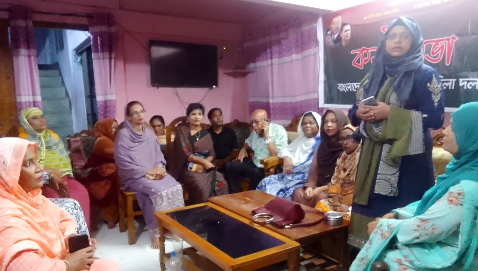 ২নং ওয়ার্ড মহিলাদলের কর্মীসভা খাদেলা জিয়ার মুক্তি ও নিরপেক্ষ নির্বাচনের দাবী