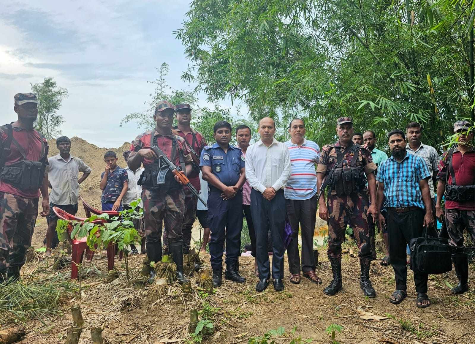 চুনারুঘাটে ইছালিয়া বড়কের ব্রিজের কাছ থেকে অবৈধভাবে বালু উত্তোলন করায় দুই লাখ টাকা জরিমানা