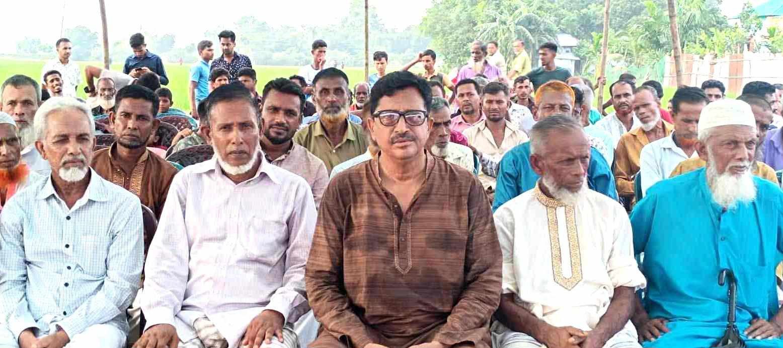 সুনামগঞ্জের বালাকান্দা বাজারে আওয়ামীলীগের মনোনয়ন প্রত্যাশী মোবারক হোসেনের মতবিনিময়