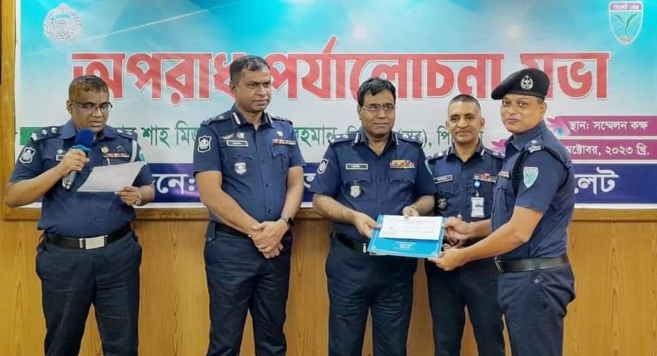 সিলেট রেঞ্জ’র শ্রেষ্ঠ বিশ্বম্ভরপুর থানা সম্মাননা পুরস্কার গ্রহন করেন শ্যামল বণিক