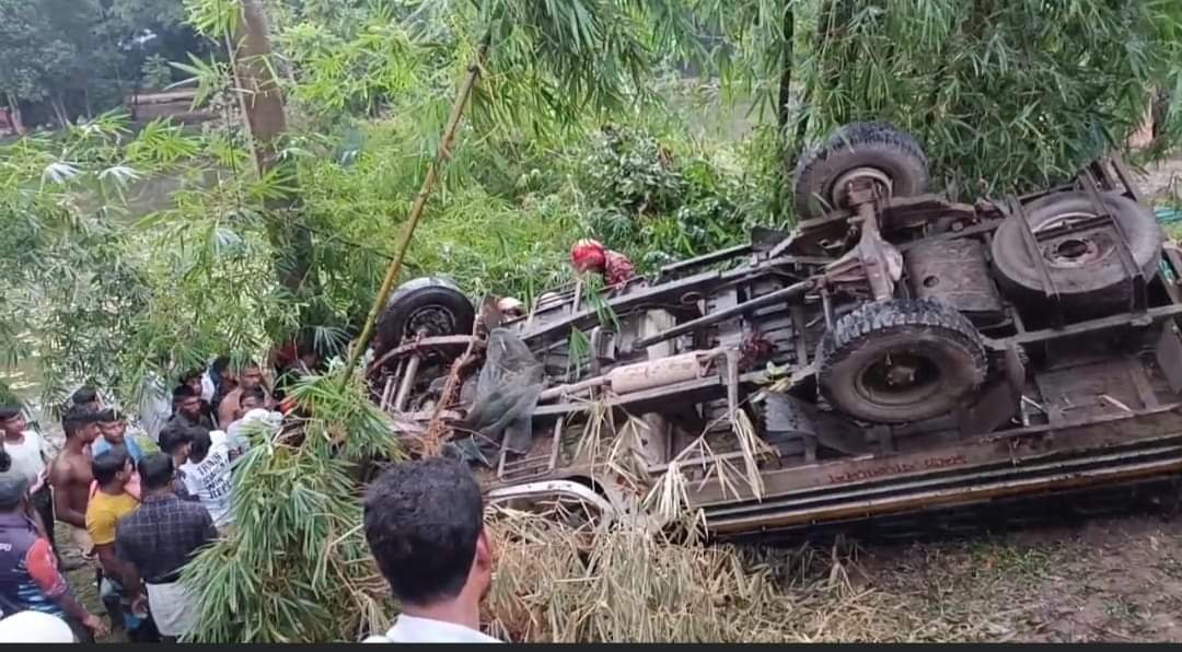 জৈন্তাপুরে সড়ক দুর্ঘটনায় নিহত ২ আহত ১০