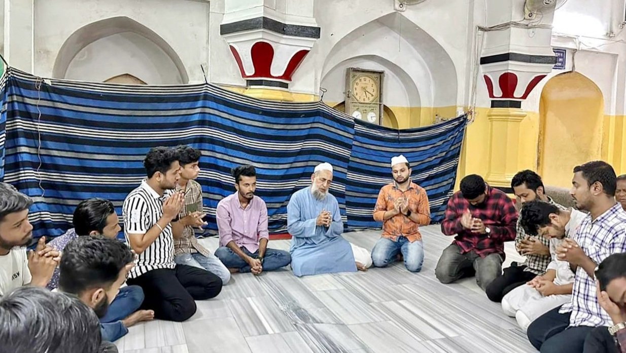 মেট্রোপলিটন বিশ্ববিদ্যালয় ছাত্রলীগের ছাত্রলীগের মিলাদ ও দোয়া মাহফিল