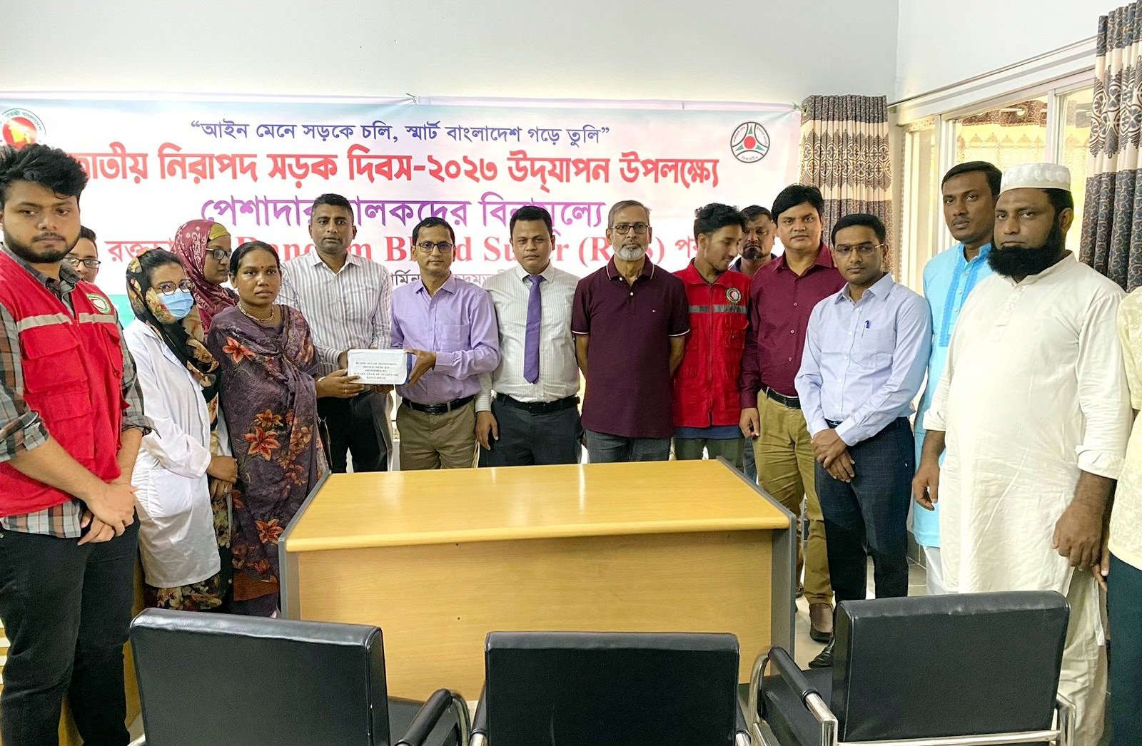 পেশাদার চালকদের সেবাদানে রোটারী ক্লাব অব সিলেটের চিকিৎসা সামগ্রী হস্তান্তর