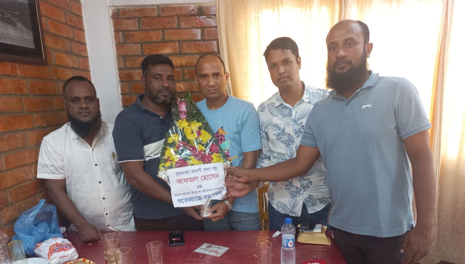 যুক্তরাজ্য প্রবাসী আফজল হোসেনকে সংবর্ধনা