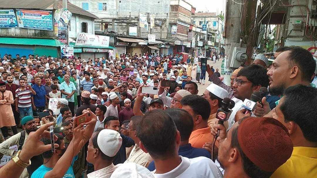 ব্যবসায়ী নেতা আকল মিয়া হত্যা জড়িতদের ফাঁসির দাবীতে মানববন্ধন করেছে চুনারুঘাট বাসি