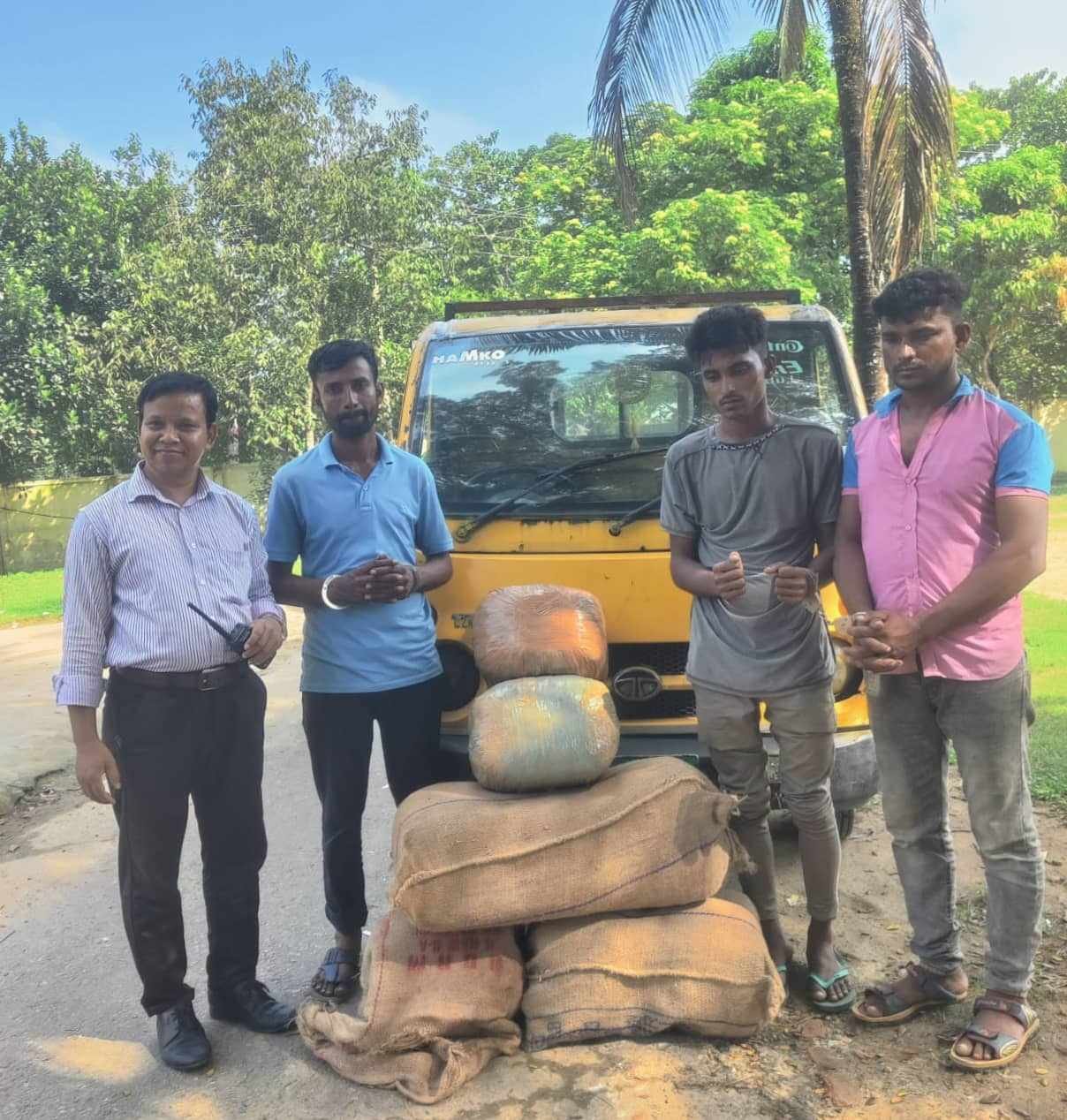 ১ মন গাঁজাসহ সিলেটের ৩ কারবারি নবীগঞ্জে আটক
