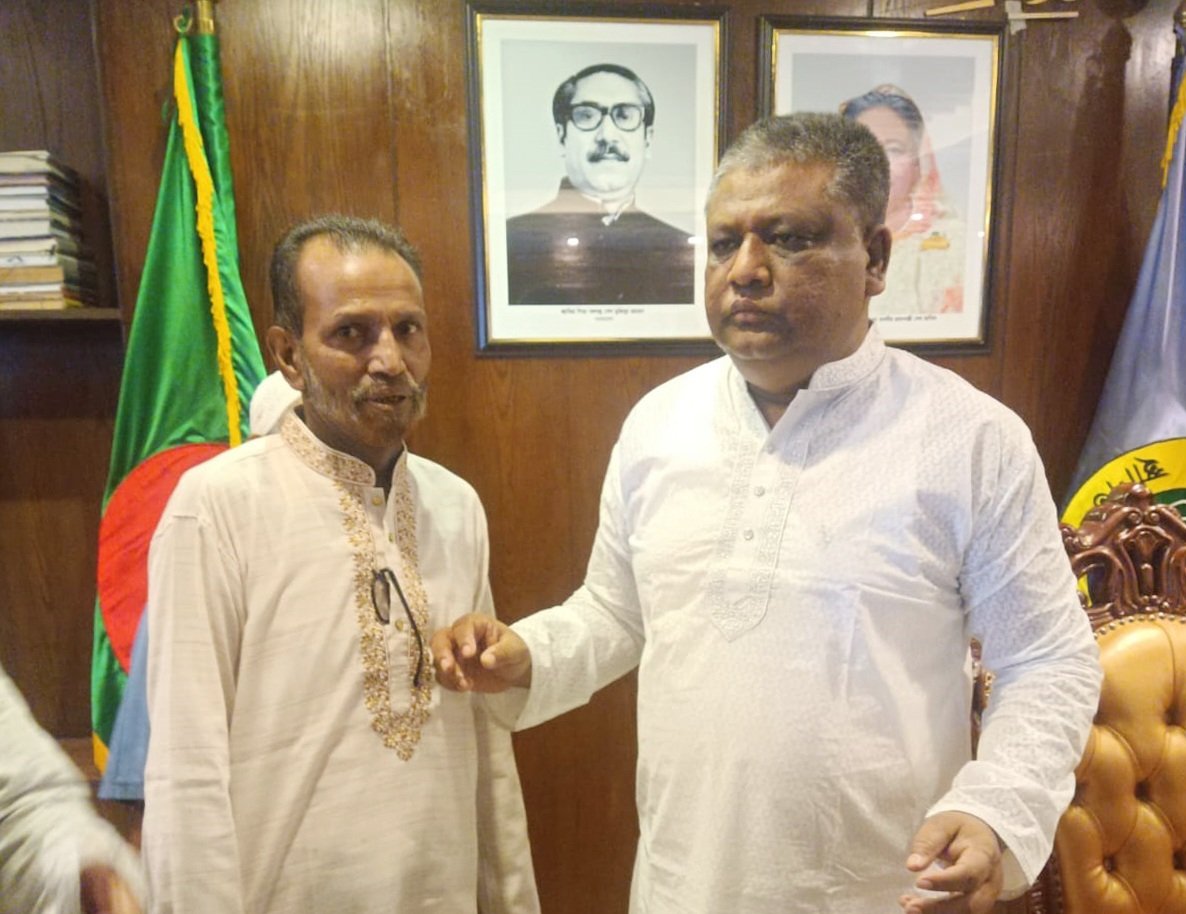 আনোয়ারুজ্জামান চৌধুরীর সাথে কমিউনিটি পুলিশিং কমিটির সভাপতির সৌজন্য সাক্ষাৎ