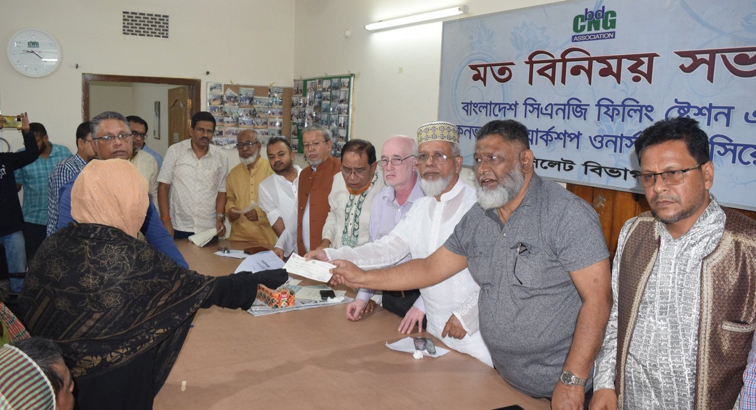 সিএনজি ফিলিং ষ্টেশনে অগ্নিকান্ডে নিহত ও আহতদের ১৫ লক্ষ টাকার আর্থিক অনুদান প্রদান