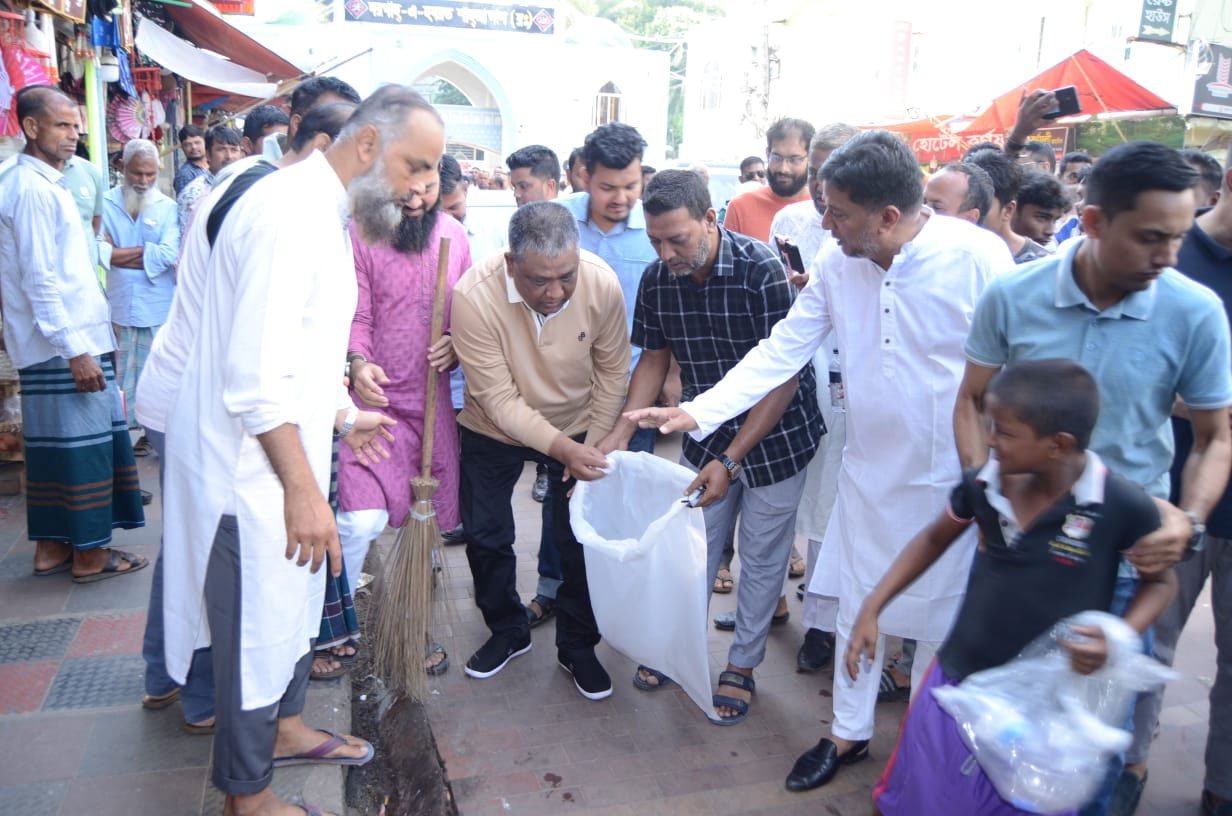 স্বাস্থ্যকর বাসযোগ্য নগরীর গড়তে সবার সহযোগীতা চাই : মেয়র আনোয়ারুজ্জামান চৌধুরী