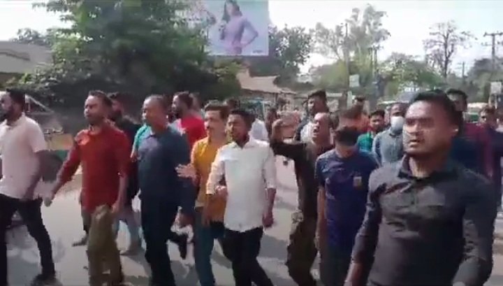 বিএনপি জামায়াতের ডাকা তৃতীয় দফা অনরোধের প্রথমদিনে মদনপুর রাস্তায় ব্যাপক যানবাহনে ভাংচুর