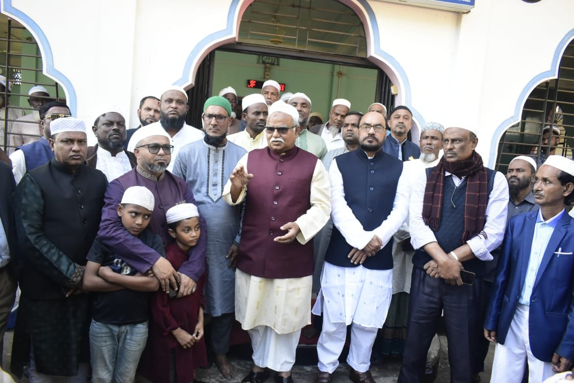 জুম্মার নামাজ শেষে মুসল্লিদের কাছে দোয়া চাইলেন শফিক চৌধুরী