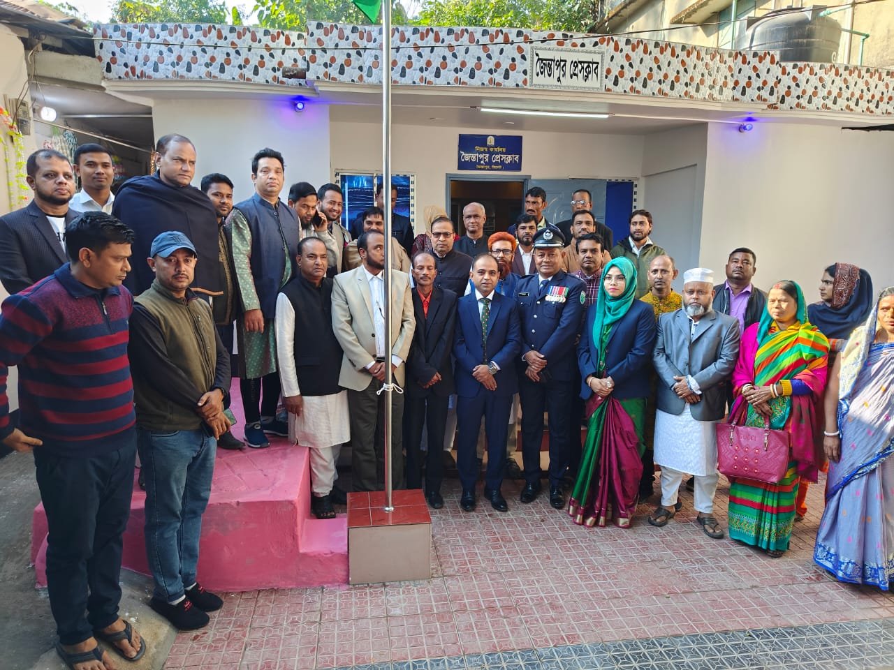 জৈন্তাপুর প্রেসক্লাবে জাতীয় পতাকা উত্তোলন