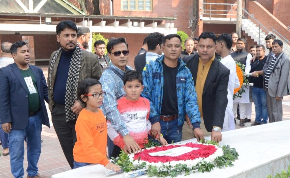 বঙ্গবন্ধুর সমাধিতে শ্রদ্ধা জানালো অনসিলেট নিউজ পোর্টাল