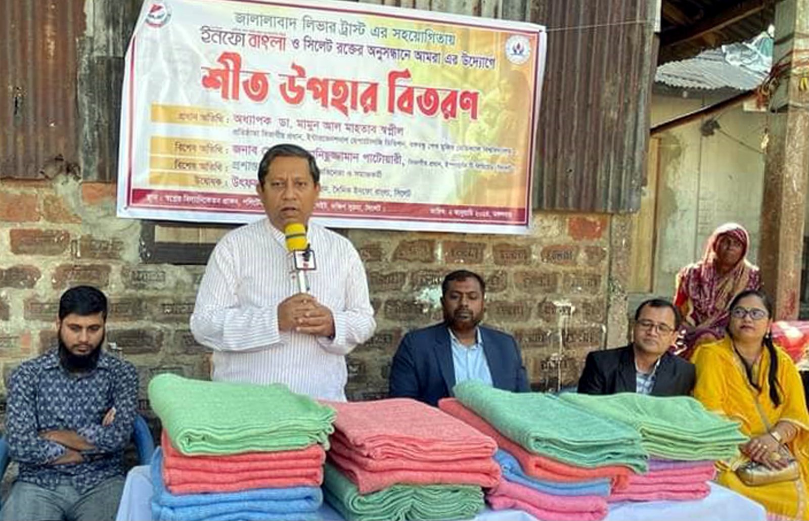 শীতার্ত মানুষের মাঝে শীতবস্ত্র বিতরণ মহৎ কাজ: ডা. মামুন আল মাহতাব স্বপ্নীল