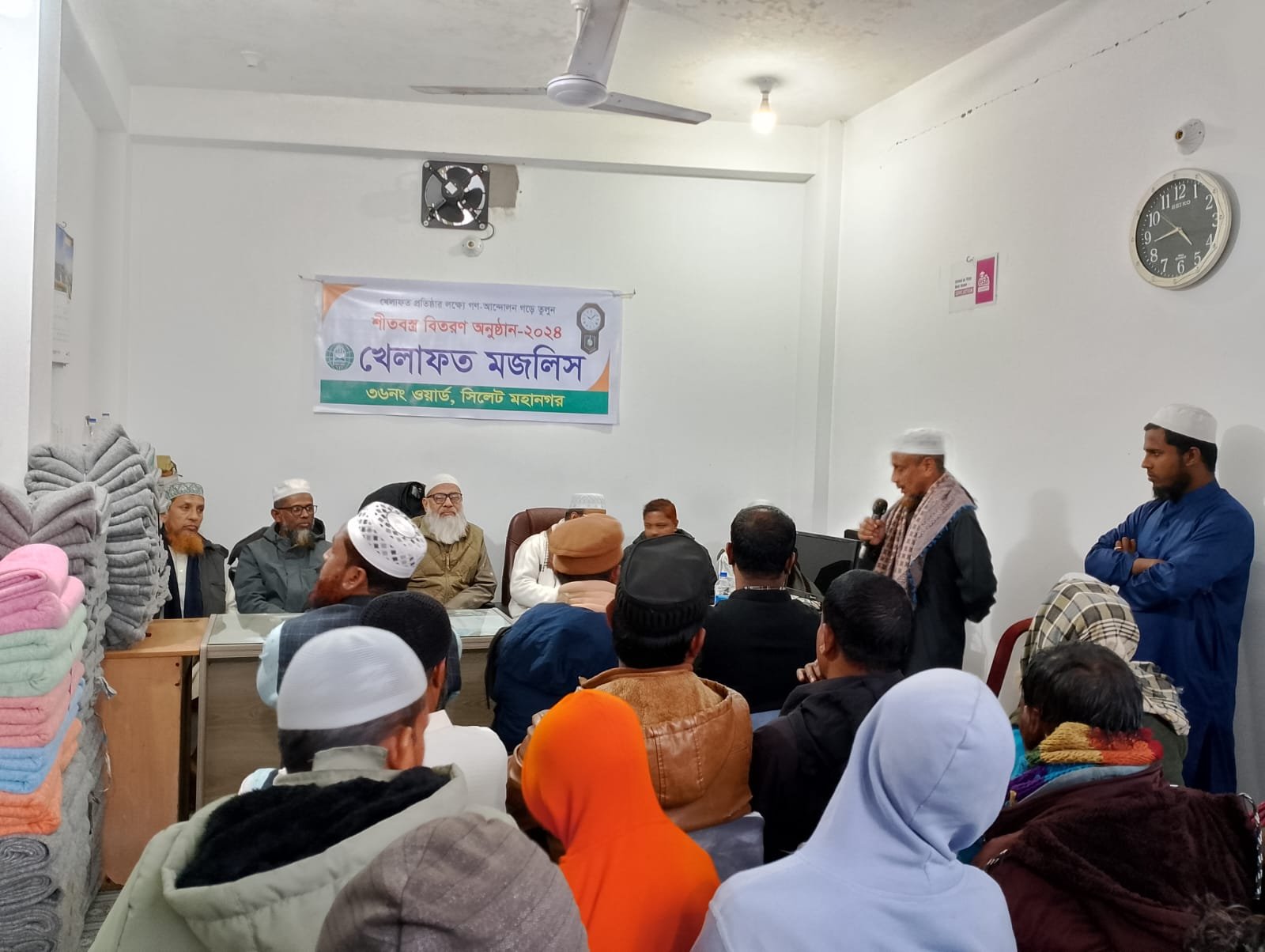 খেলাফত মজলিসের শীতবস্ত্র বিতরণ সম্পন্ন