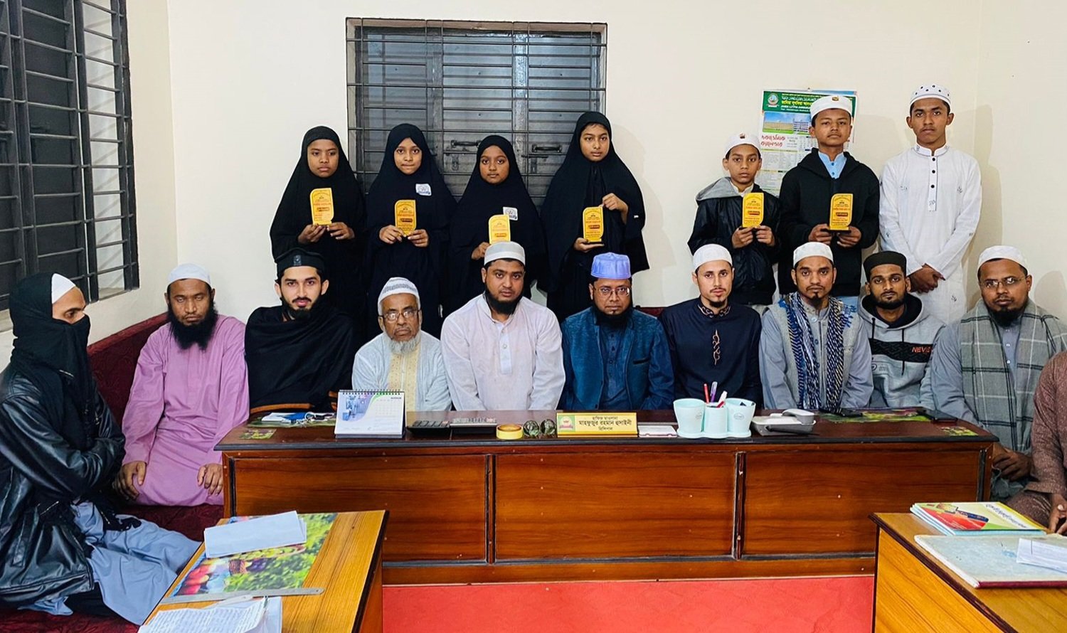 আলমপুর জামিয়া ইসলামিয়া শিক্ষার্থী সংবর্ধনা ও হিফয সমাপনী সবক অনুষ্ঠিত
