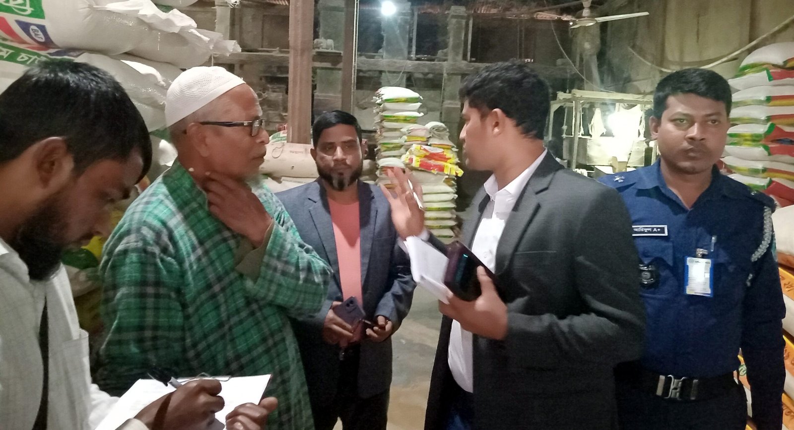 অবৈধ ধান চাল মজুদ রাখায় কুলাউড়ায জরিমানা আদায়
