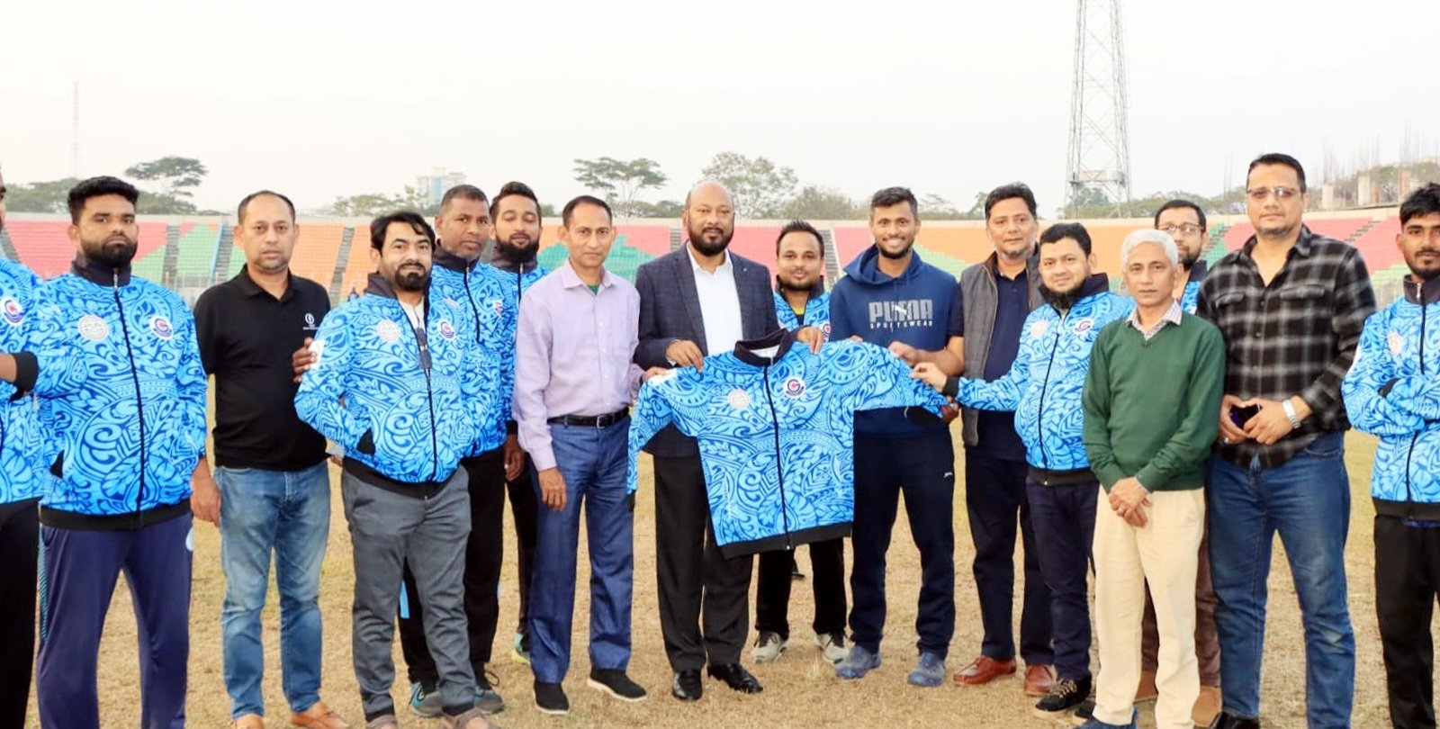 জিমখানা ক্রিকেট টিমকে ট্র্যাকসুট বিতরণ