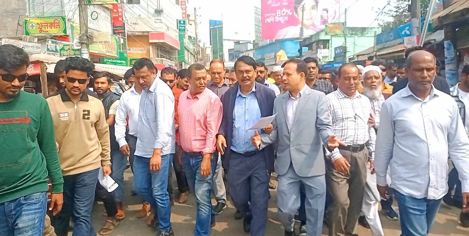 নিত্যপ্রয়োজনীয় জিনিসপত্রের দাম বৃদ্ধিসহ দূর্নীতির প্রতিবাদে লিফলেট বিতরণ করেন সুনামগঞ্জ জেলা বিএনপি
