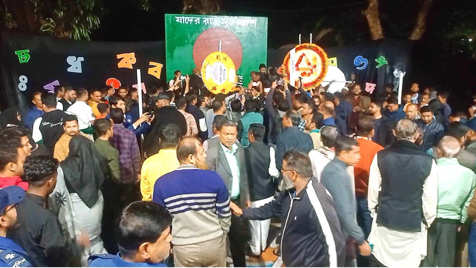 সুনামগঞ্জে আর্ন্তজাতিক মাতৃভাষা দিবস উপলক্ষে ভাষা শহীদ স্মরণে বিভিন্ন দলের পুষ্পস্তবক অর্পণ