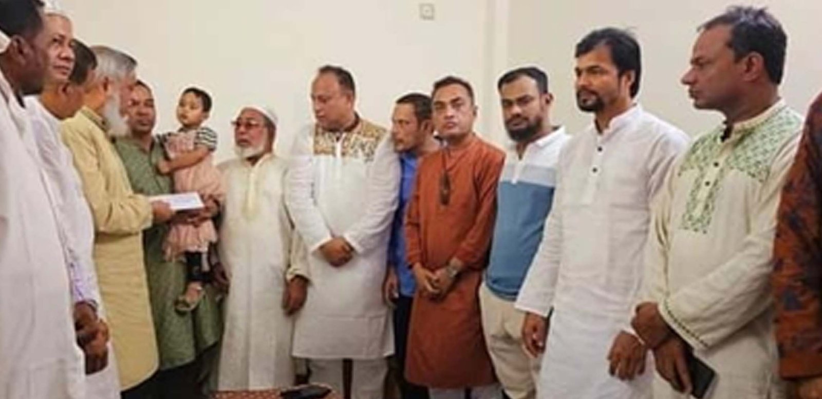 সিলেটে নিহত ও সদ্য কারামুক্ত যুবদল নেতাকর্মীর মাঝে তারেক রহমানের ঈদ উপহার