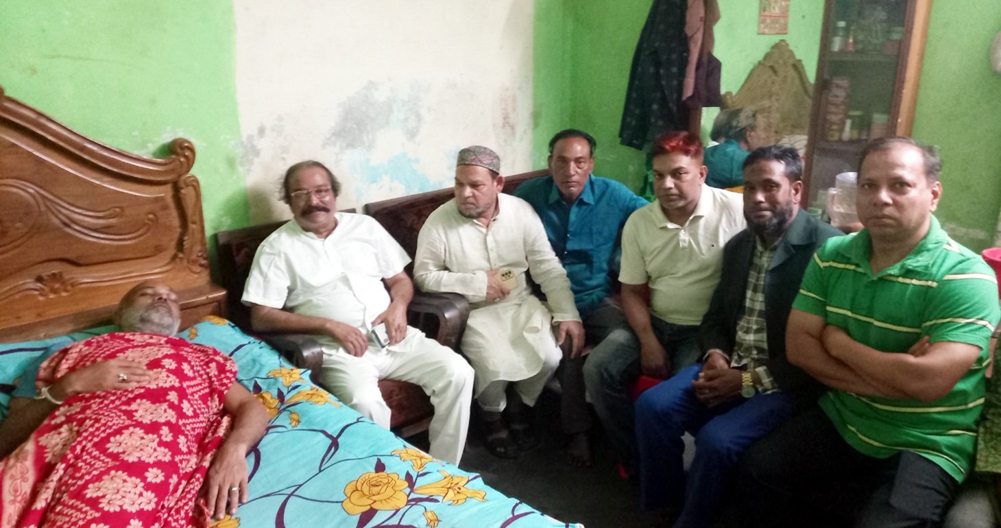 সন্ত্রাসী হামলায় আহত বিএনপি নেতা রাজুর শয্যাপাশে পংকী সহ নেতৃবৃন্দ