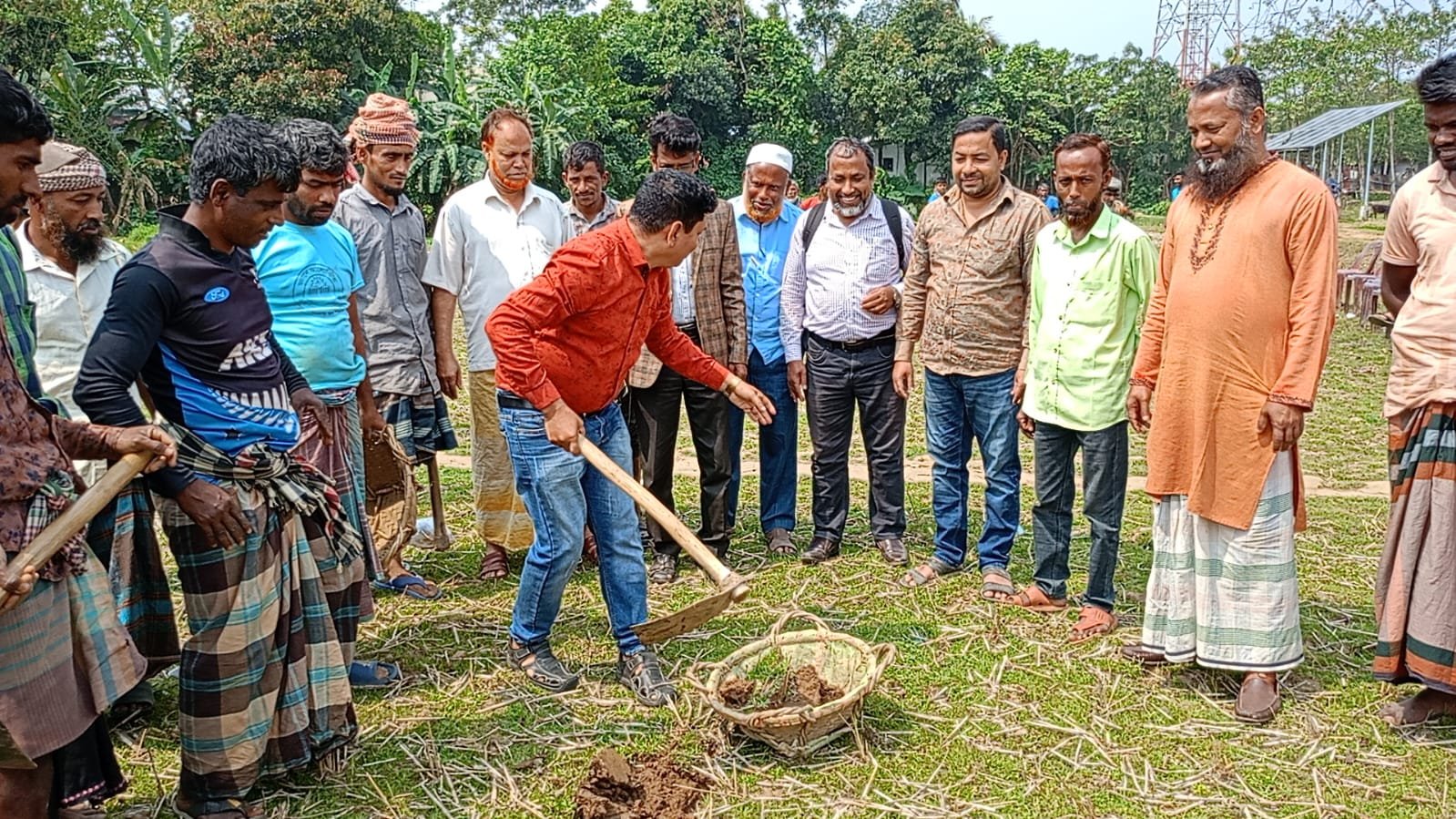 দোয়ারাবাজারে বোগলাবাজার টু ক্যাম্পেরঘাট রাস্তার কাজের উদ্বোধন