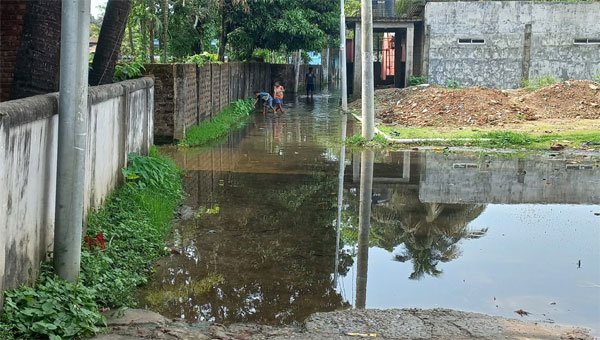 সিলেট নগরীতে জলাবদ্ধ রাস্তাটির দায় কার