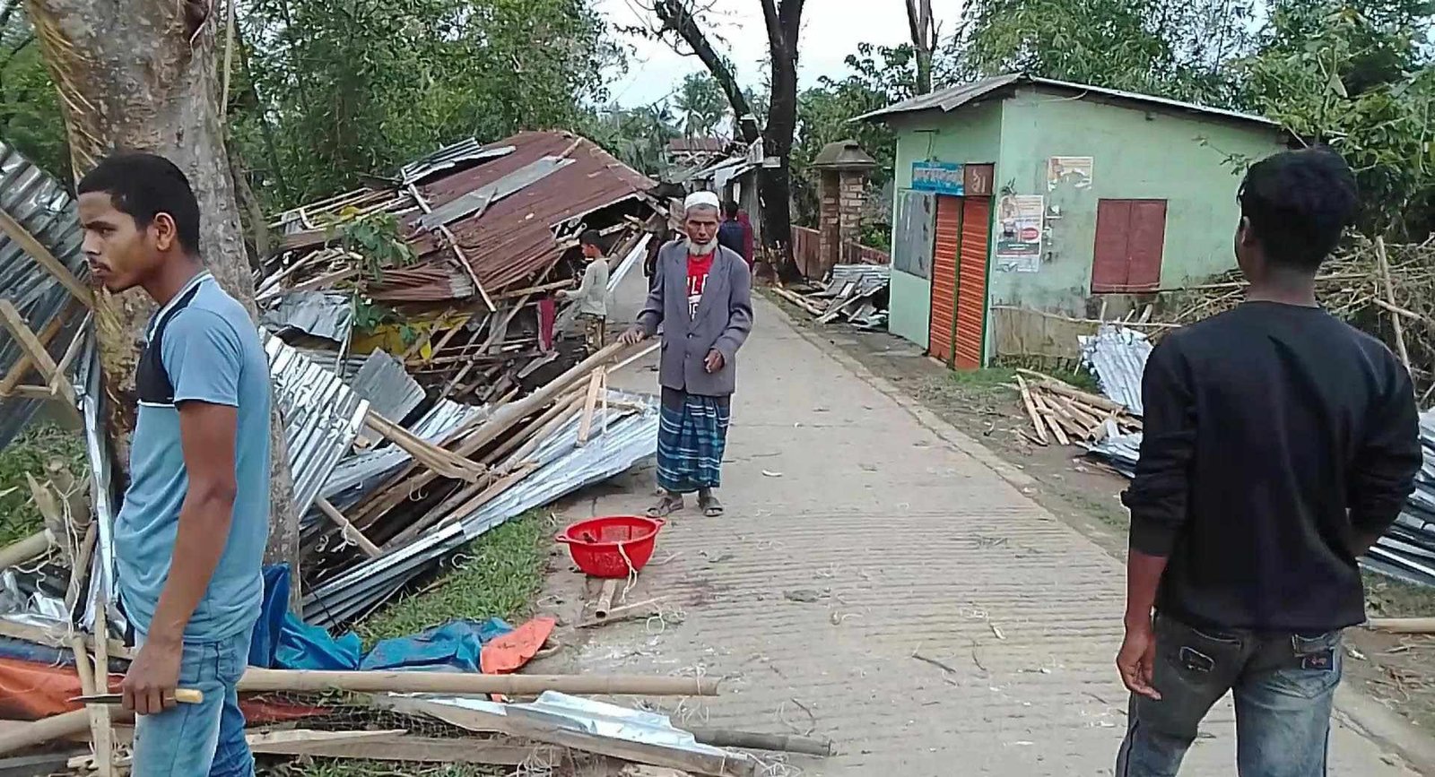 সুনামগঞ্জে কালবৈশাখীর ঝড়ে ৭শতাধিক কাচা ঘরবাড়ি,২ শতাধিক দোকান লন্ডভন্ড