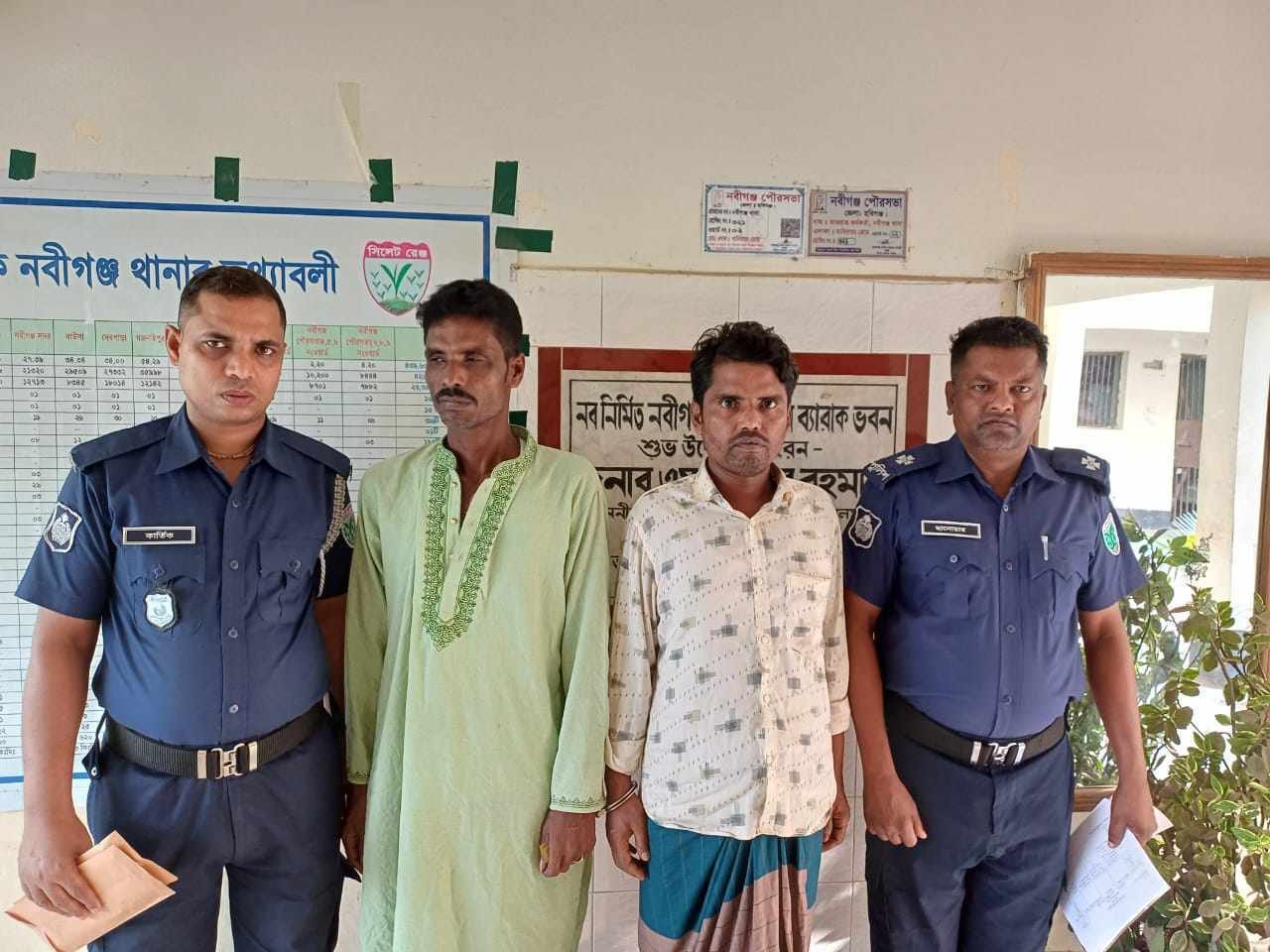 নবীগঞ্জের রুস্তমপুর টোলপ্লাজা এলাকায় থেকে ৩ কেজি গাঁজাসহ ২ মাদক ব্যবসায়ী পুলিশের হাতে গ্রেফতার