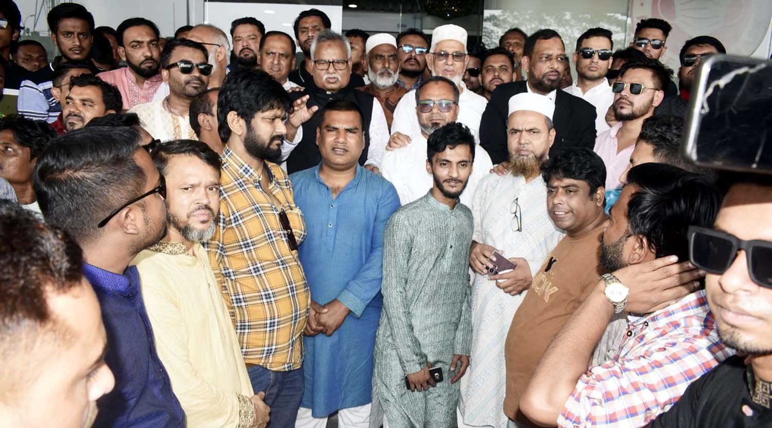 প্রতিমন্ত্রী শফিক চৌধুরীকে সিলেট ওসমানী বিমানবন্দরে উষ্ণ সংবর্ধনা