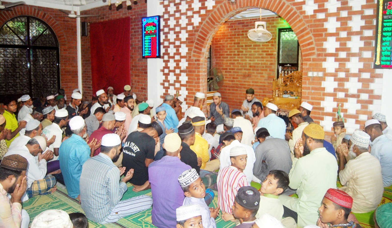 খালেদা জিয়ার সুস্থতা কামনায়-নগরীর ৮নং ওয়ার্ড বিএনপির উদ্যাগে দোয়া মাহফিল