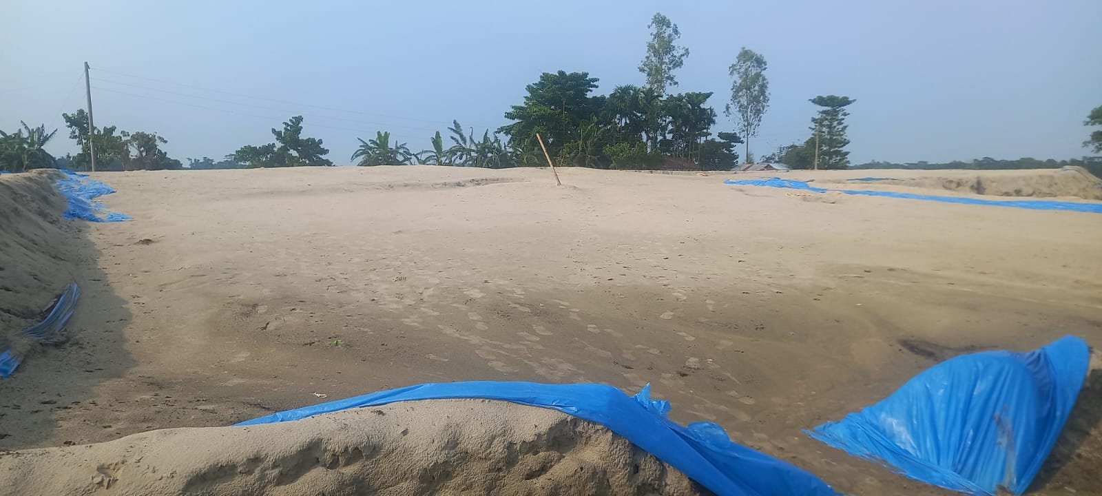 ওসমানীনগরে কুশিয়ারা নদীতে অবৈধ বালু উত্তোলন ঝুঁকিতে ড্রাইক ও গ্রাম