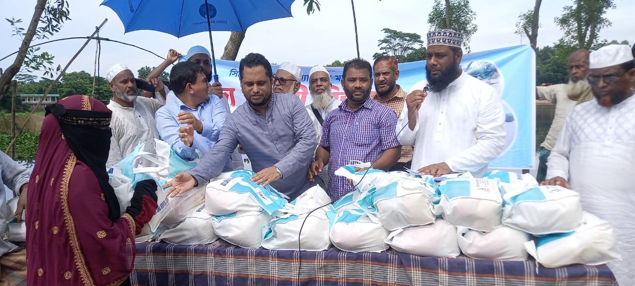 ইবনে সিনা হাসপাতালের পক্ষ থেকে ওসমানীনগর বন্যা দূর্গতদের মাজে খাদ্য সামগ্রি বিতরণের উদ্ভোধন