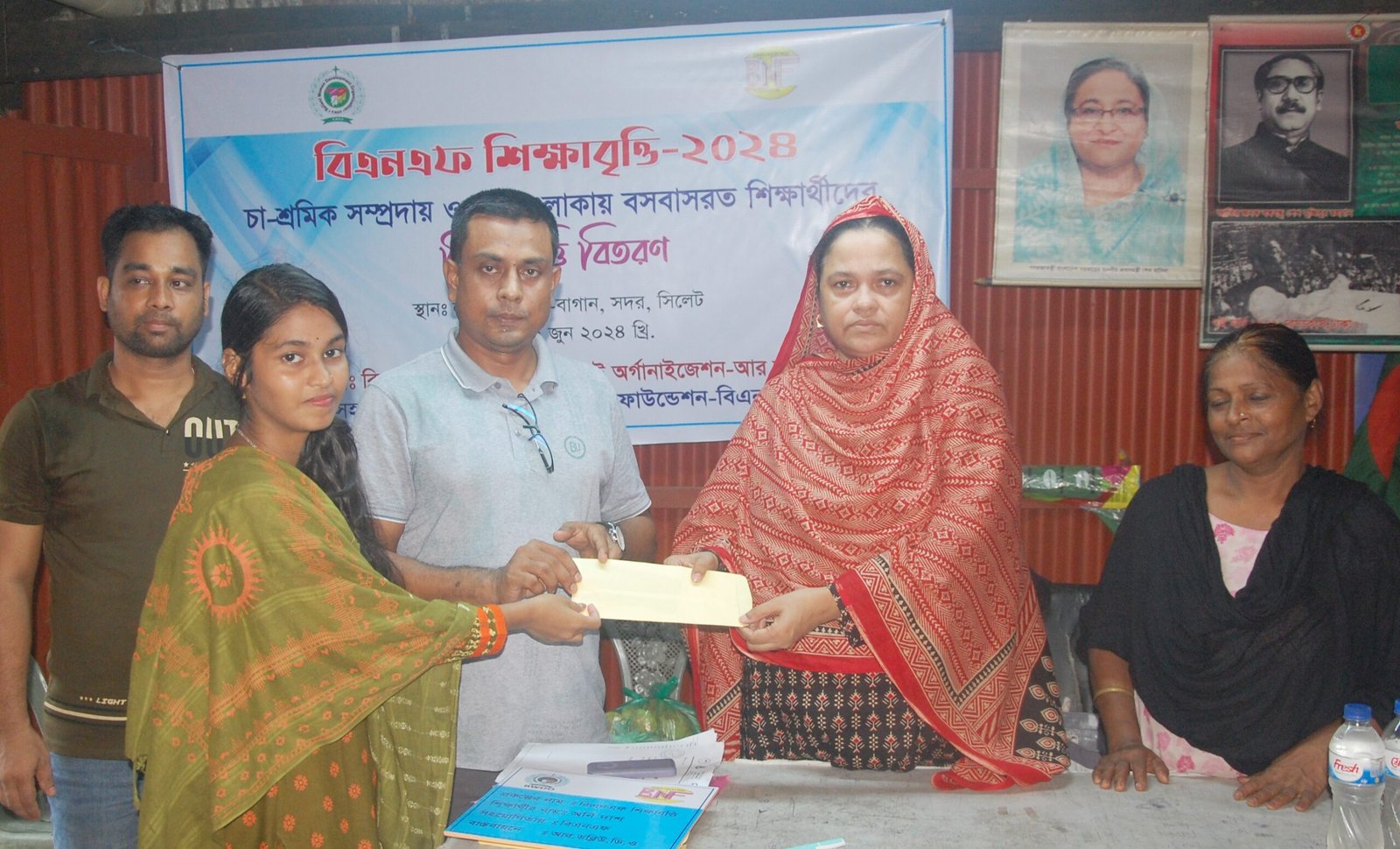 চা শ্রমিক সমম্প্রদায় ও বস্তি এলাকায় বসবাসরত শিক্ষার্থীদের মাঝে শিক্ষাবৃত্তি বিতরণ