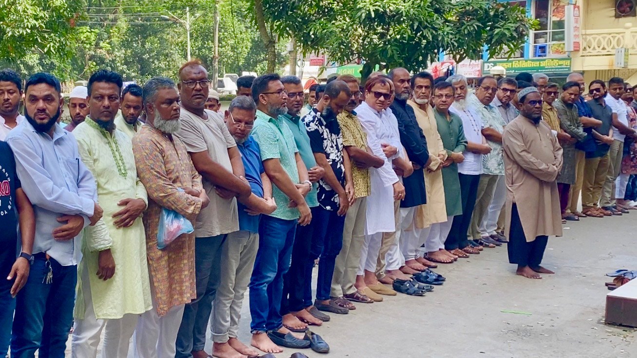 পুলিশী বাঁধা উপেক্ষা করে সিলেট জেলা ও মহানগর বিএনপির গায়েবানা জানাজা সম্পন্ন