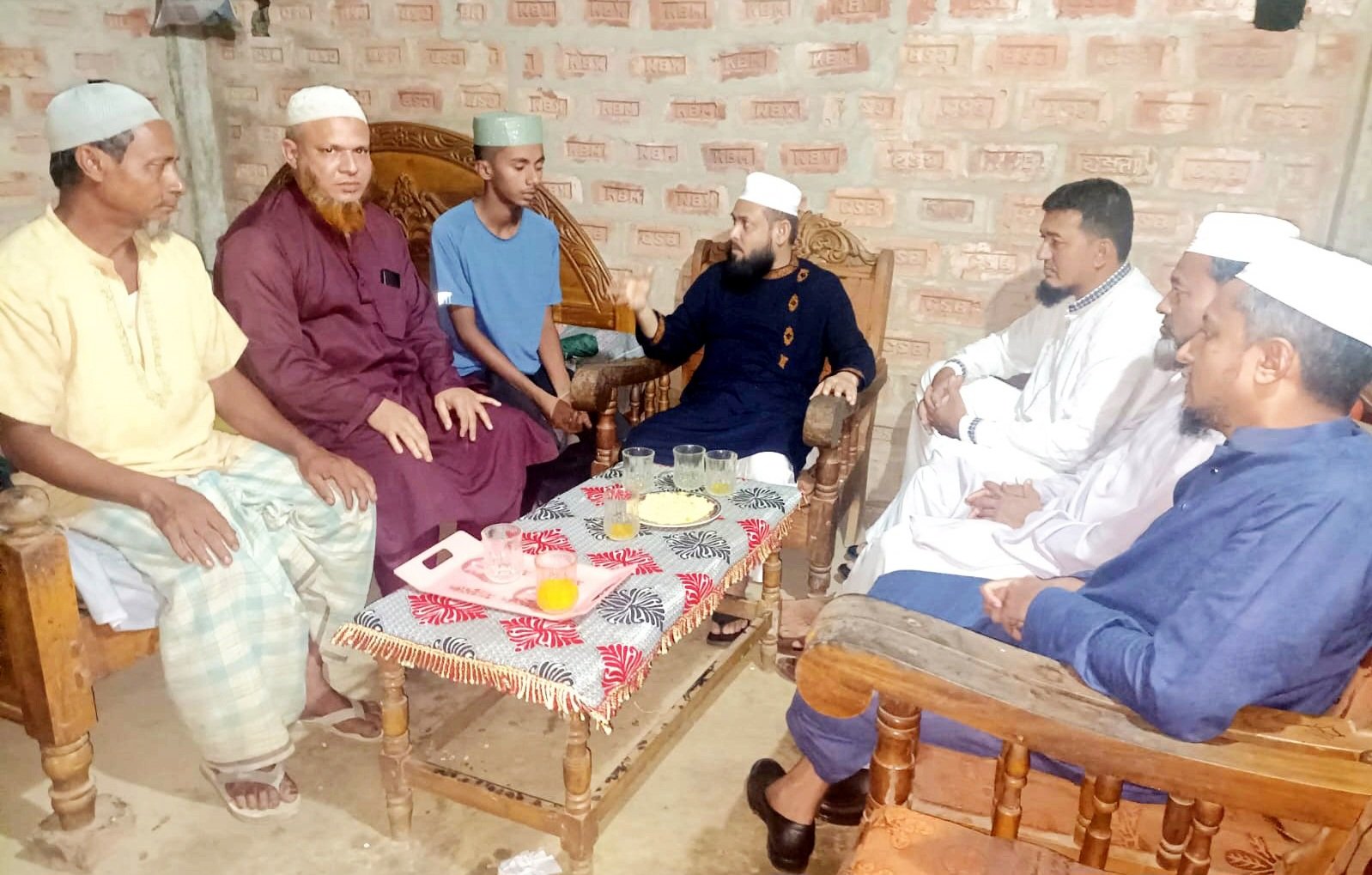 বৈষম্য বিরোধী ছাত্র আন্দোলনে আহত ছাত্রদের পাশে খেলাফত মজলিস নেতৃবৃন্দ