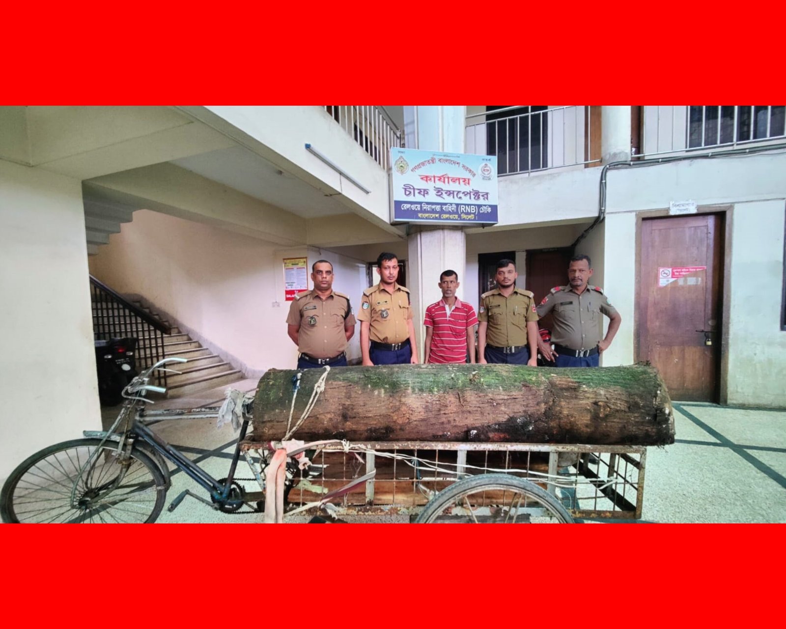 পাচারকালে সিলেট রেলওয়ে নিরাপত্তাকর্মীদের হাতে আটক দেড় লক্ষাধিক টাকার সরকারি গাছ