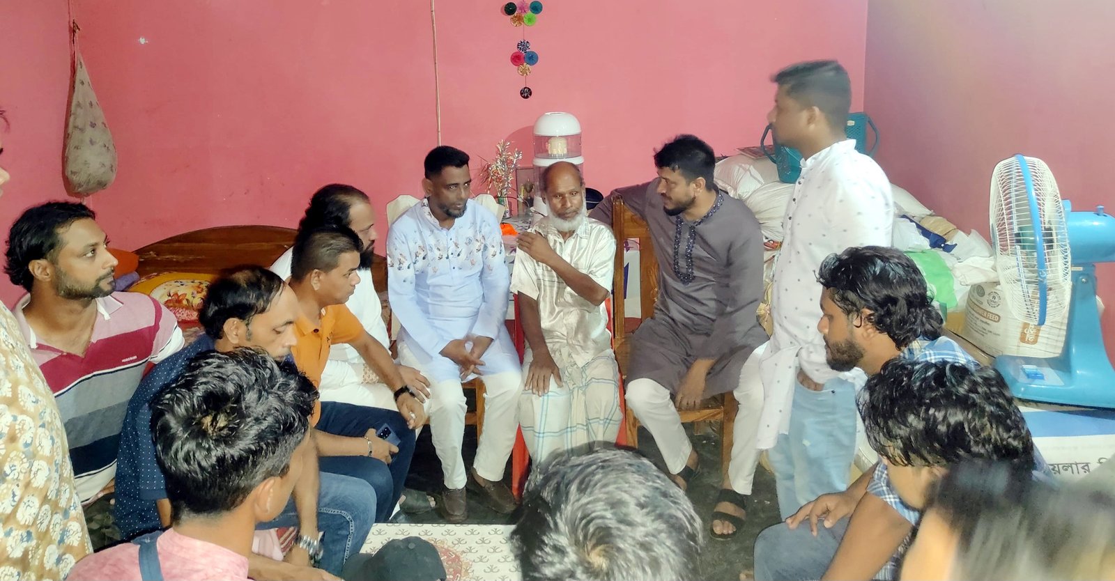 গোলাপগঞ্জের নিহত ও আহতদের পরিবারের পাশে জেলা ছাত্রদল  