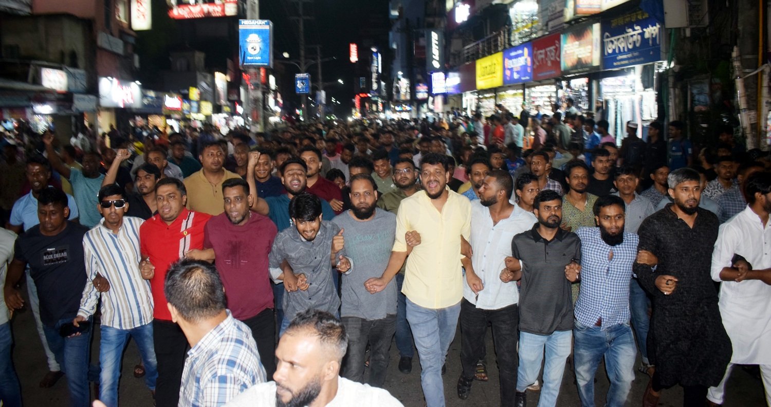 স্বরাষ্ট্র উপদেষ্টার পদত্যাগের দাবিতে জেলা ও মহানগর ছাত্রদলের বিক্ষোভ মিছিল