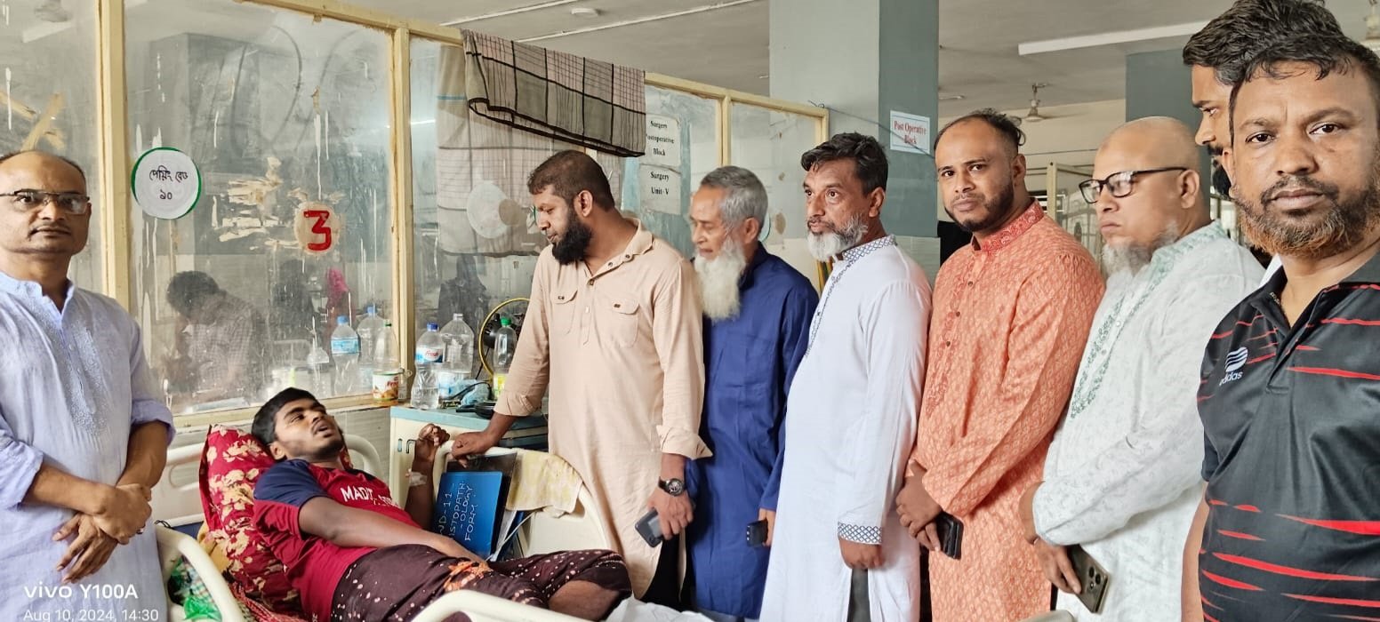 ছাত্র-জনতার অভ্যুত্থানে আহতদের পাশে সিলেট জেলা ট্রাক পিকআপ কাভার্ডভ্যান মালিক-শ্রমিক নেতৃবৃন্দ