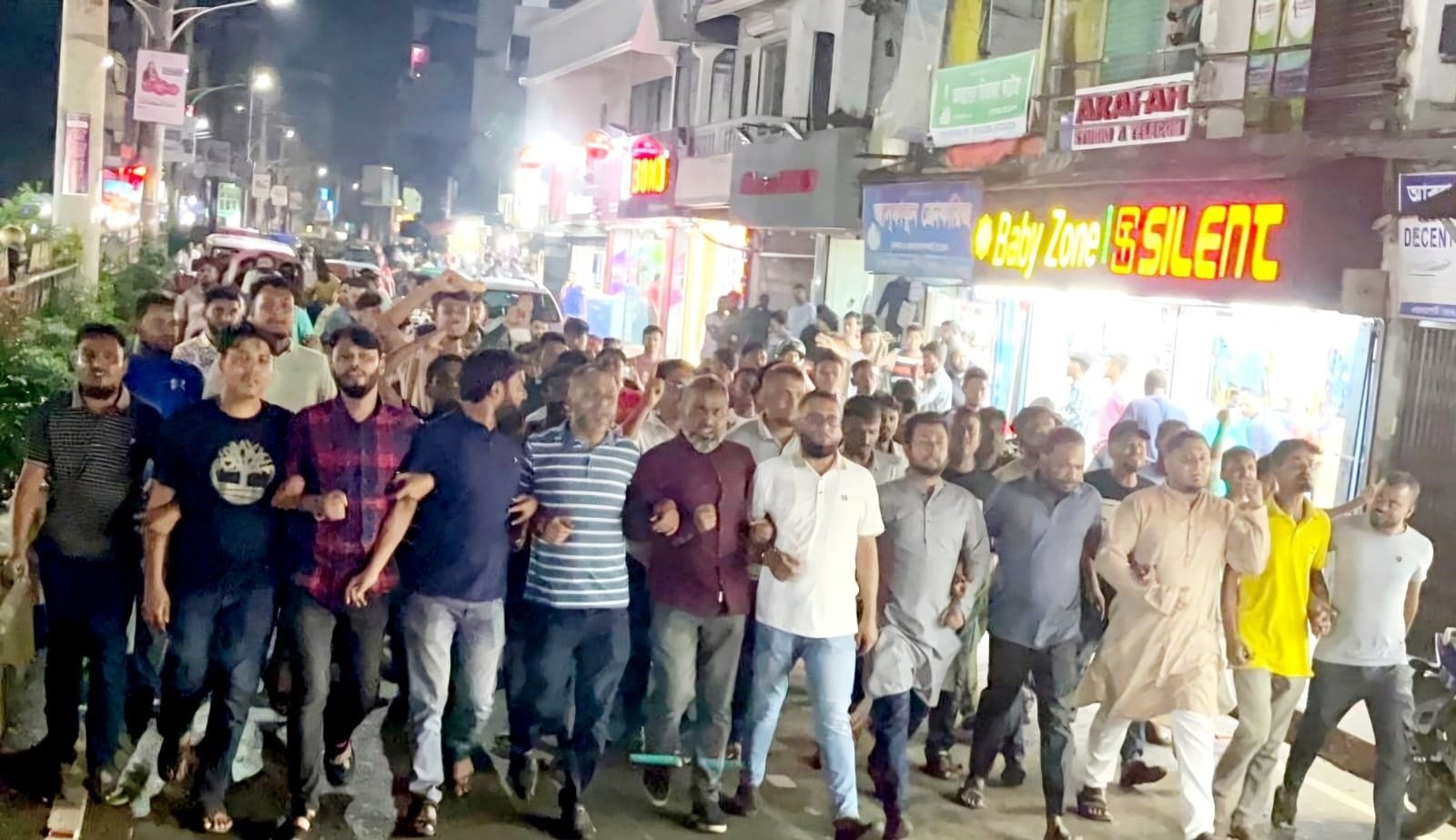 খুনি হাসিনার ফাঁসি ও স্বরাষ্ট্র উপদেষ্টার পদত্যাগের দাবিতে মহানগর স্বেচ্ছাসেবক দলের বিক্ষোভ মিছিল