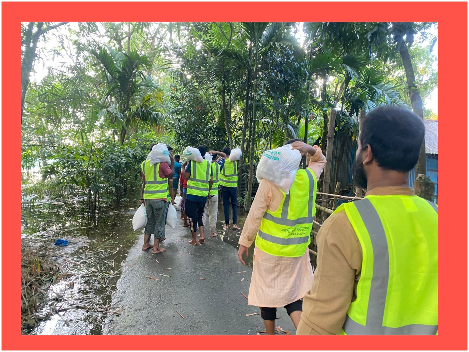 বন্যার্তদের পাশে নকশী বাংলা ফাউন্ডেশন