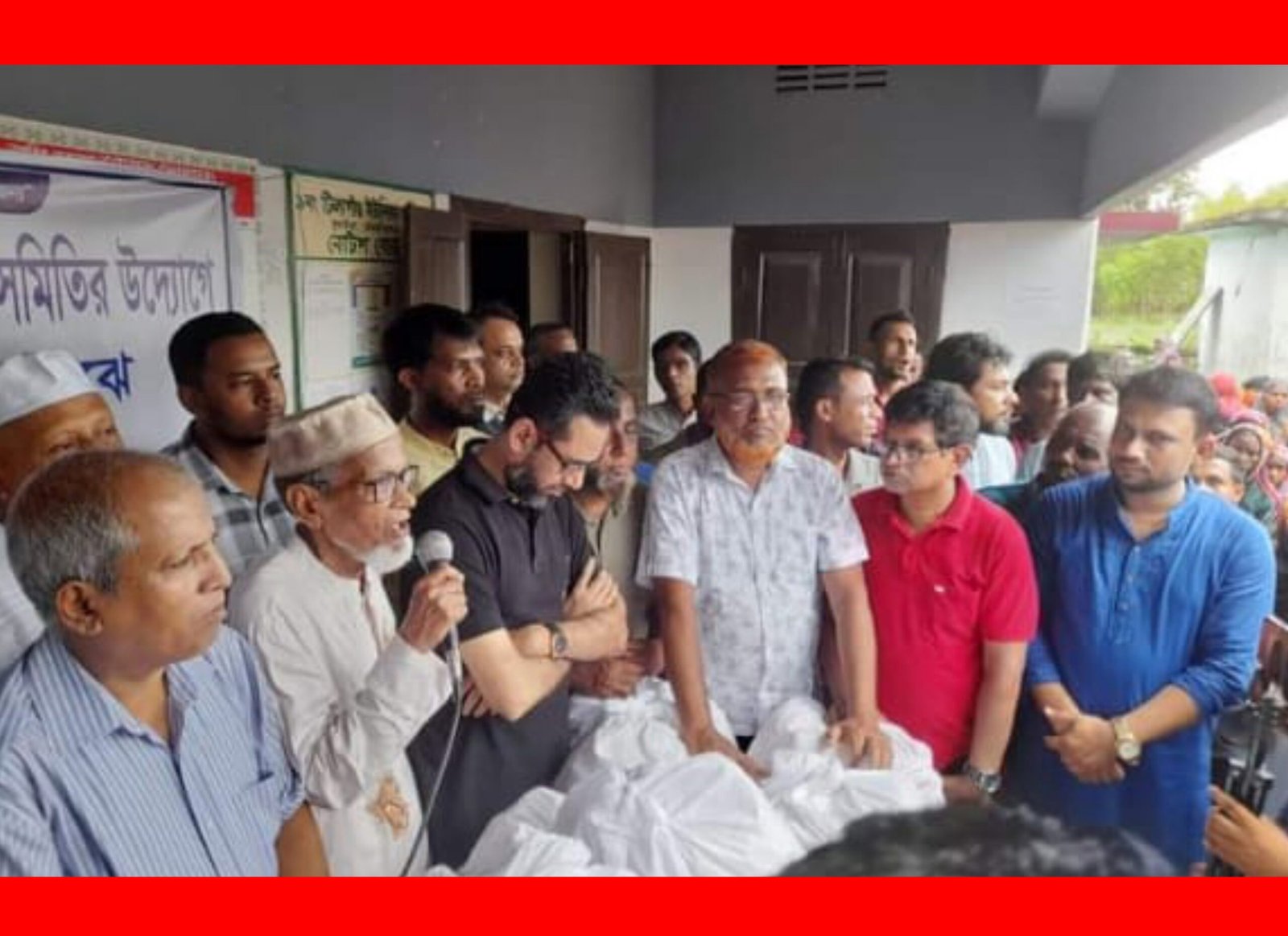 সিলেট জেলা আইনজীবী সমিতির পক্ষ থেকে ভয়াবহ বন্যায় পানিবন্দিদের মধ্যে ত্রাণ বিতরণ কর্মসূচী