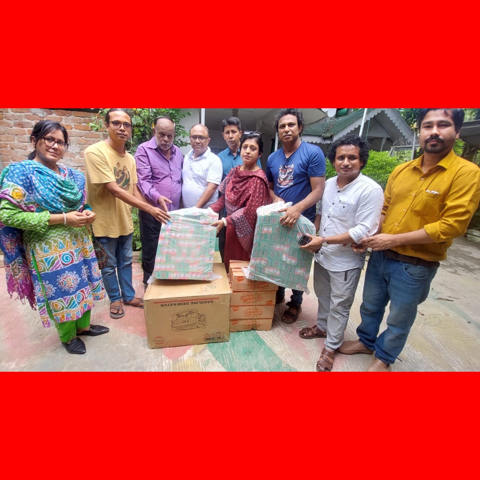 বানবাসী মানুষের পাশে সম্মিলিত নাট্য পরিষদ