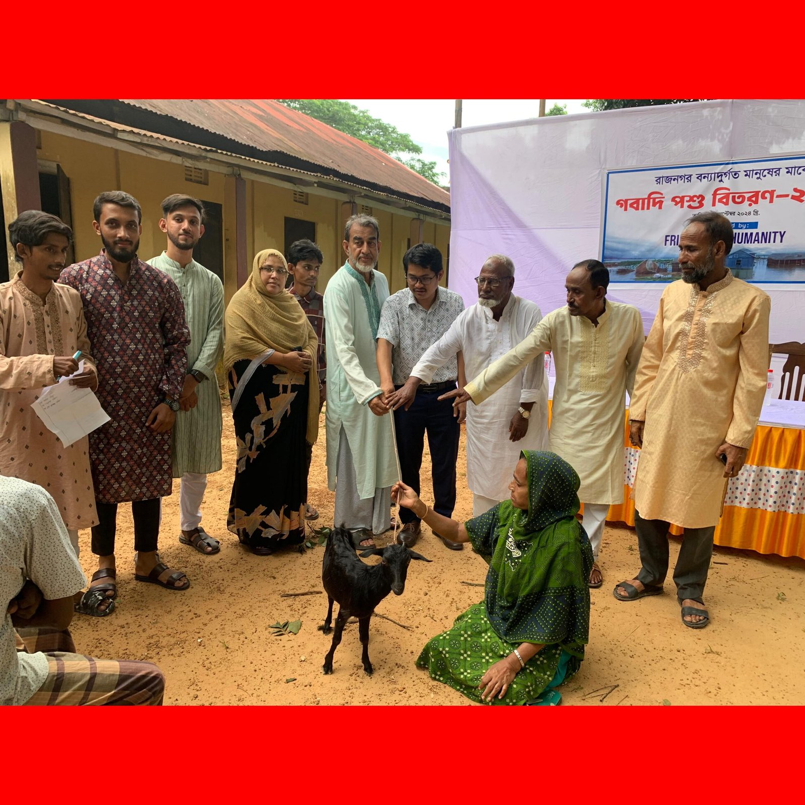 রাজনগরে বন্যার্তদের মাঝে ফ্রেন্ডস ফর হিউম্যানিটির গবাদি পশু বিতরণ