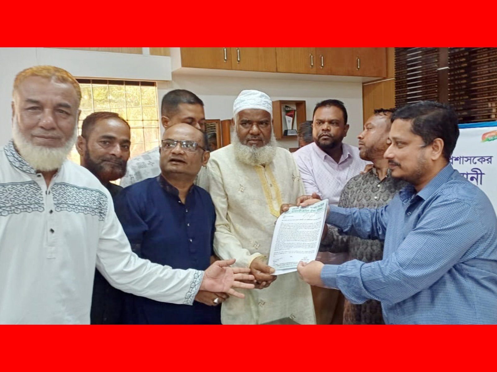 ৭ বছর ধরে বন্ধ থাকা পাথর কোয়ারী খুলে দেওয়ার দাবীতে জেলা প্রশাসকের কাছে স্মারকলিপি