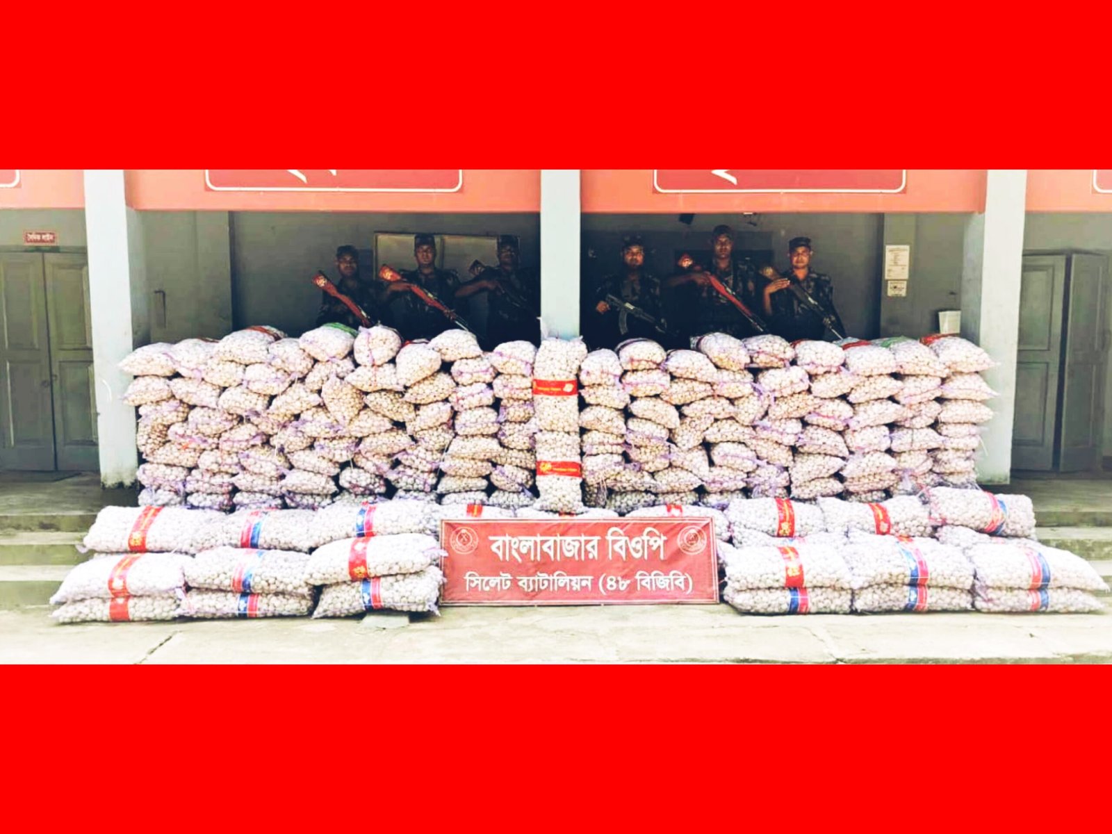 দোয়ারাবাজারে সীমান্তে ভারতে পাচারের সাড়ে ১৪ লাখ টাকার বিপুল পরিমাণের রসুন ও মাছ জব্দ