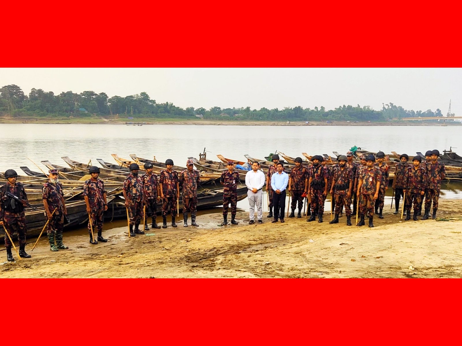 জাফলংয়ের ইসিএভুক্ত এলাকায় অভিযান চালিয়ে ৭০০ নৌকাসহ বালু ও পাথর জব্দ করেছে ভ্রাম্যমাণ আদালত