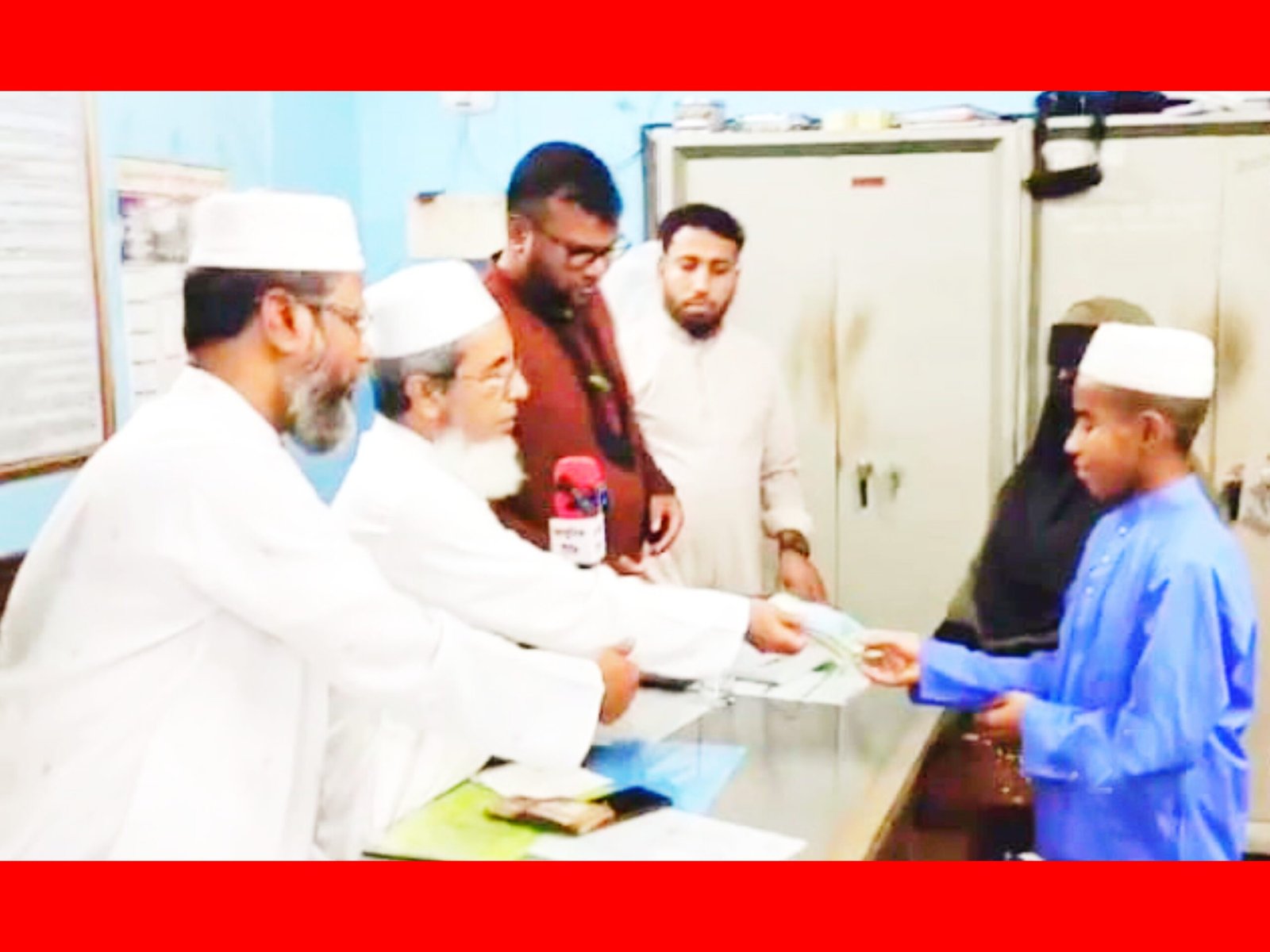 বৈষম্য বিরোধী ছাত্র আন্দোলনে আহতদের মাঝে জামায়াতের আর্থিক সহযোগিতা প্রদান